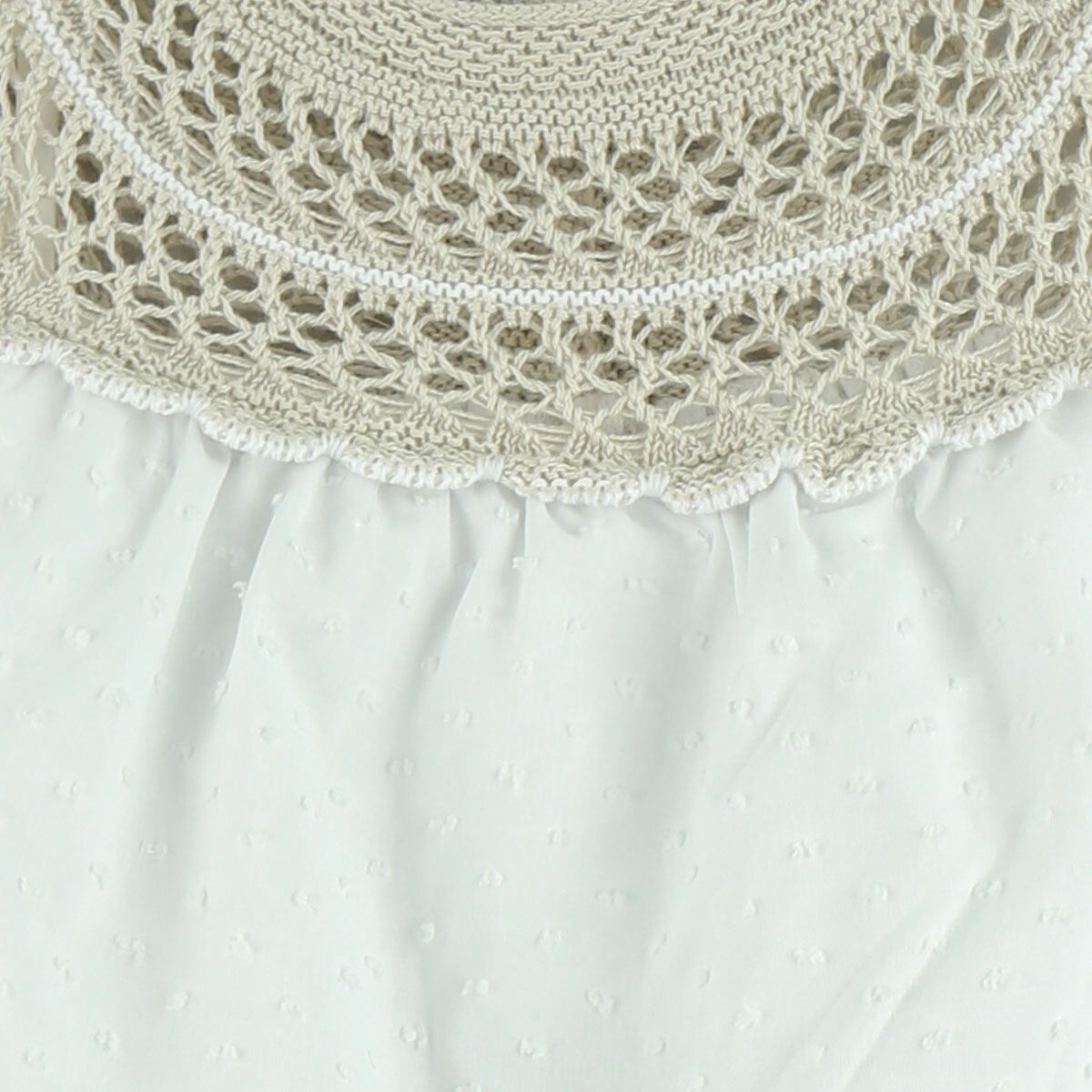 CONJUNTO VESTIDO Y CUBREPAÑAL EN PUNTO CON CAPOTA JUNO