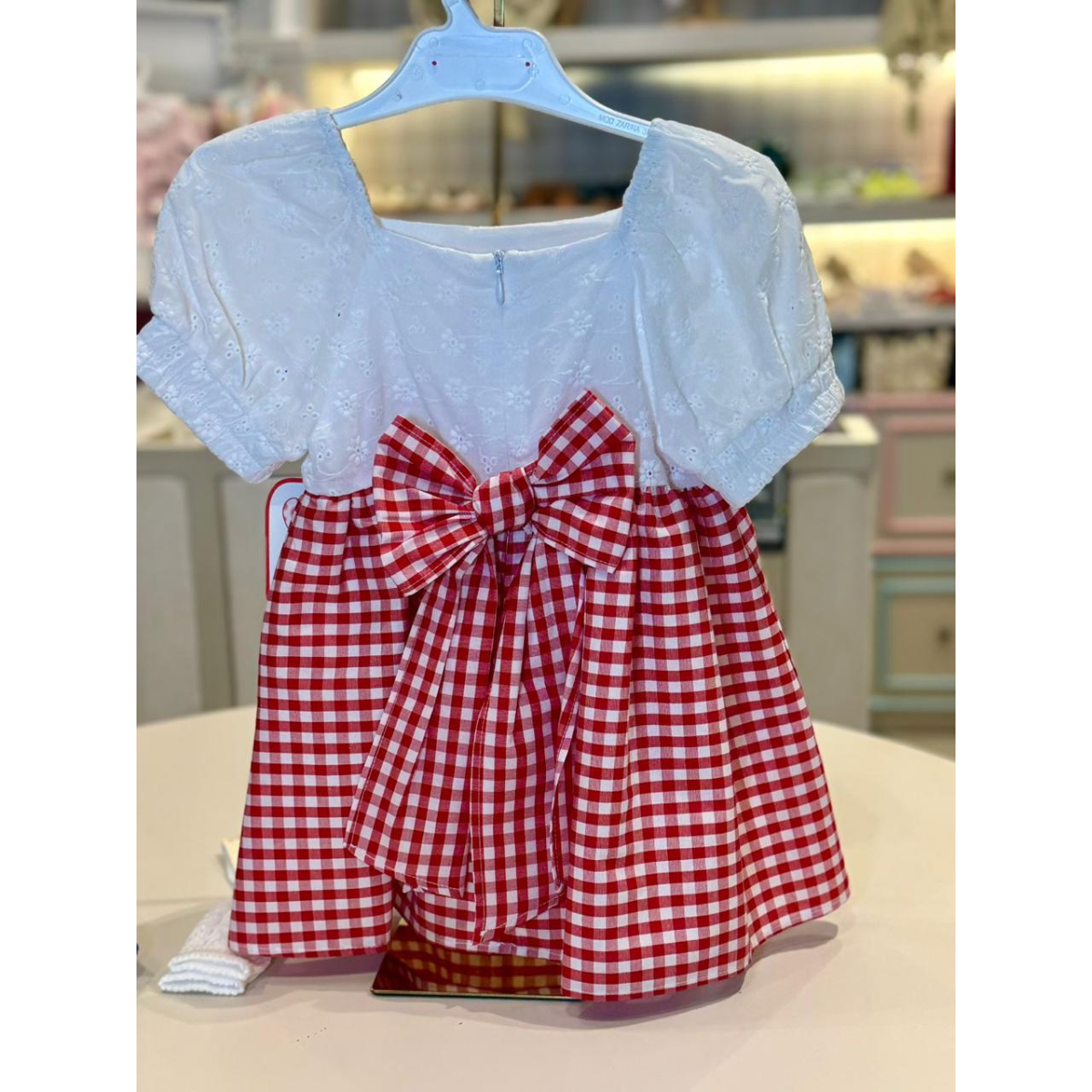 VESTIDO EN COMBINACIÓN BLANCA Y ROJA