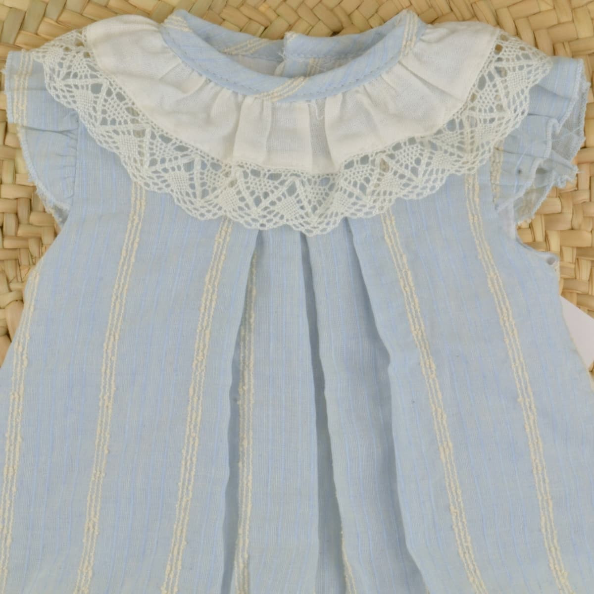 JESUSITO CON BRAGUITA AZURA NUBE