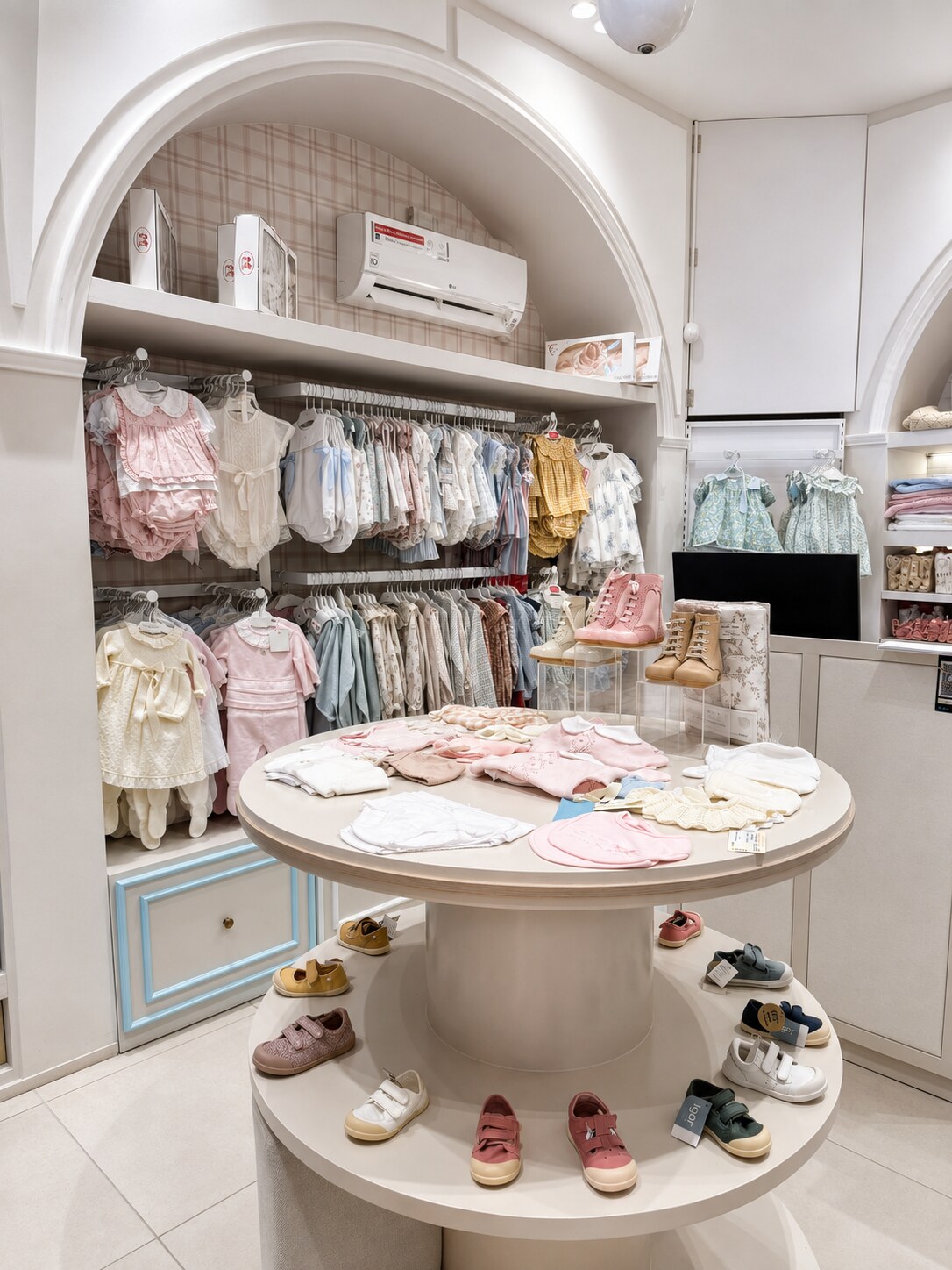 Interior de Alcalá Moda Española en Montería