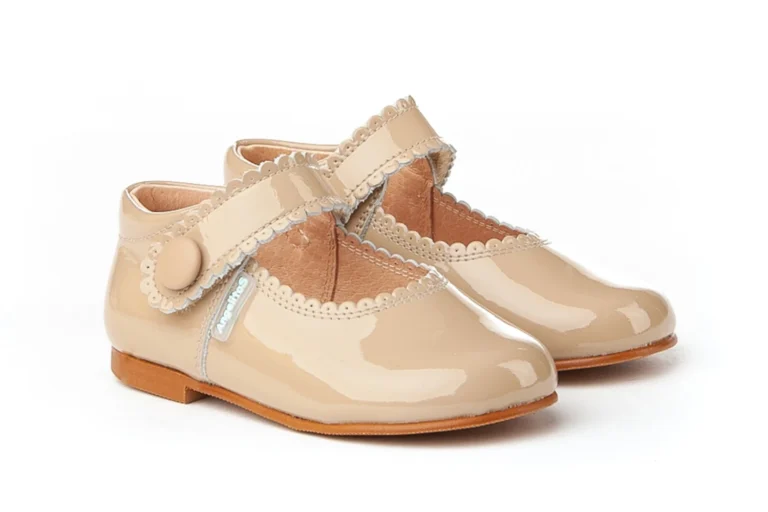 MERCEDITAS CHAROL CON VELCRO CAMEL